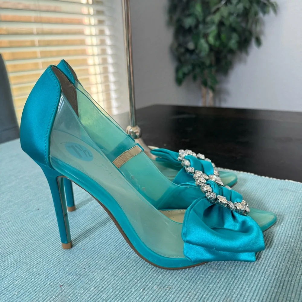 (SOLD) Betsey Johnson Elegant Blue Satin Bow Heels size 7.5 - Picture 2 of 6